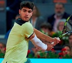 Alcaraz termine la saison en tête devant Sinner