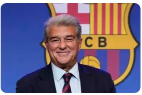 Le président du FC Barcelone tend la main à Lionel Messi