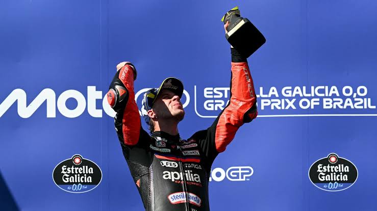 Bezzecchi et Aprilia enchaînent avec un deuxième succès, Quartararo se rate complètement