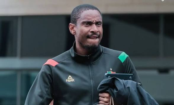 OFFICIEL : Rhulani Mokwena  quitte la barre  technique