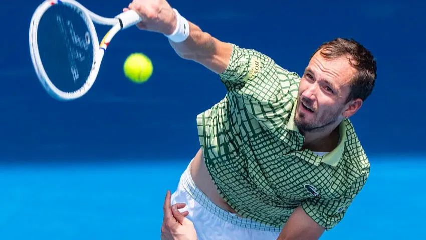 Le Russe Medvedev retrouve le Top 10