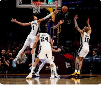 les Spurs vainqueurs, coup d'arrêt pour les Lakers