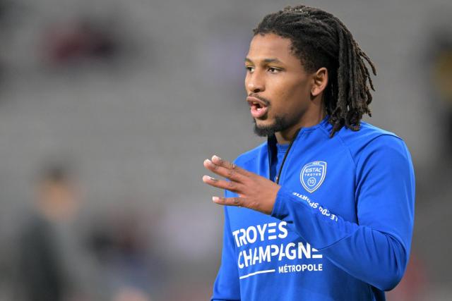 Yasser Larouci porte Kifisia vers le maintien
