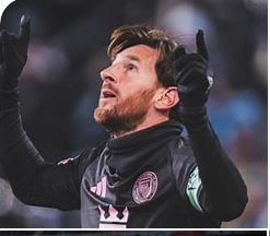  BIENTÔT UNE STATUE À SA GLOIRE ?