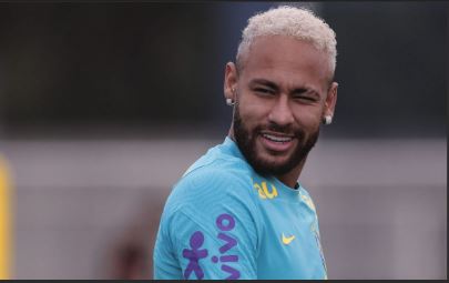 Quand Neymar s'en prend violemment à un arbitre et son coach