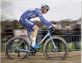 Le Belge Thibau Nys remporte la 2e manche à Flamanville