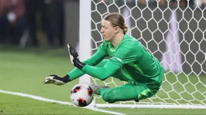 Le PSG annonce un énorme coup dur pour Matvey Safonov