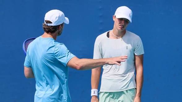 La Polonaise Iga Swiatek se sépare de son entraîneur, Wim Fissette