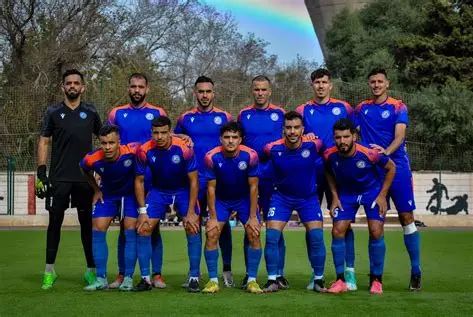 Duels décisifs en haut et pression maximale en bas